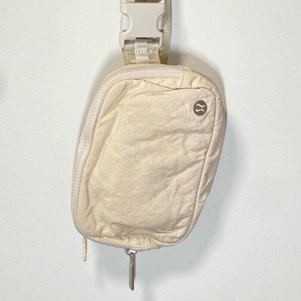 Lululemon Everywhere Belt Bag Light Ivory with Gray/White Striped Strap - Picture 2 of 7